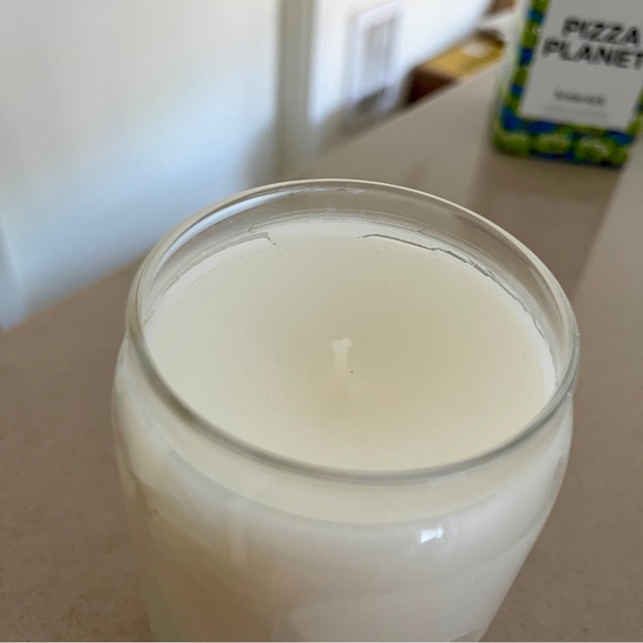 Disney Pixar Toy Story Homesick Pizza Planet 14 oz Candle - Picture 10 of 14